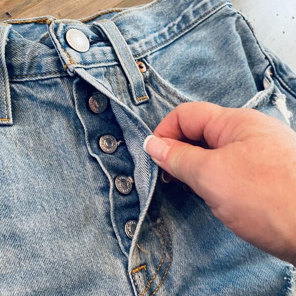 Levi's Denim Shorts 501 Jean Womens 31 Light Wash High Rise Button Fly Cutoff - Picture 2 of 5